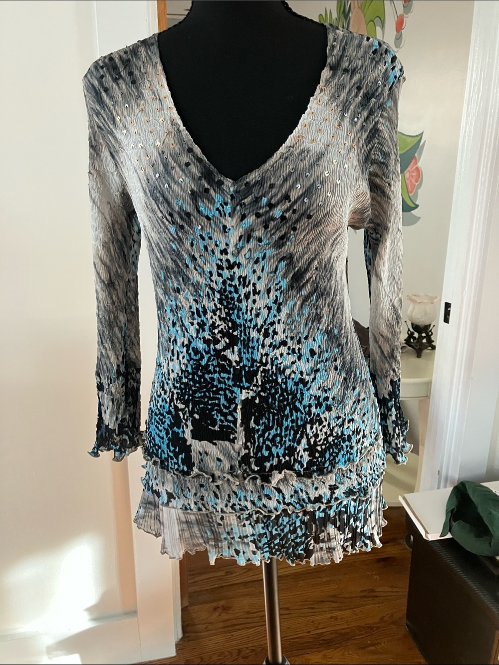 Alberto Makali Blue, Gray & Black V-Neck Long Sleeve Printed Top